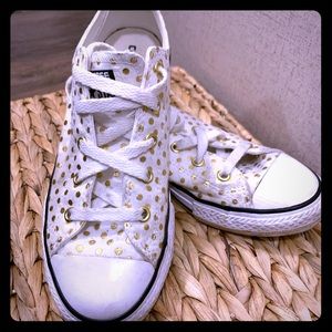 Gold/white Converse!